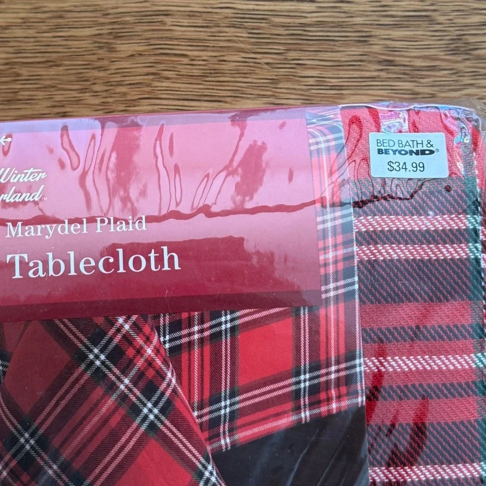 New Winter Wonderland Holiday Plaid Tablecloth 60x120 Oblong & 4 Napkins Set Red